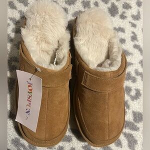 Joyspun Women Cozy Faux-Shearling Slip-On Slippers